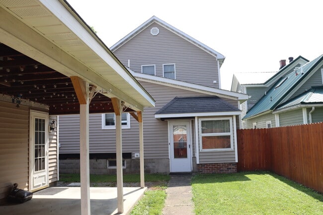 Building Photo - 431 N 7th St