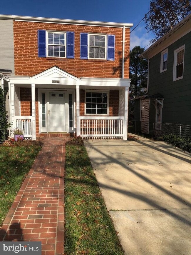 Building Photo - 314A Hume Ave