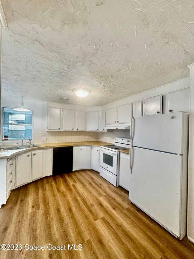 Foto del edificio - 515 Jennifer Cir