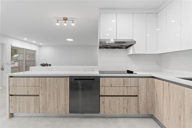 Foto del edificio - 8631 NW 12th St