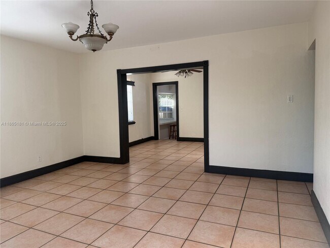 Foto del edificio - 6761 SW 2nd St