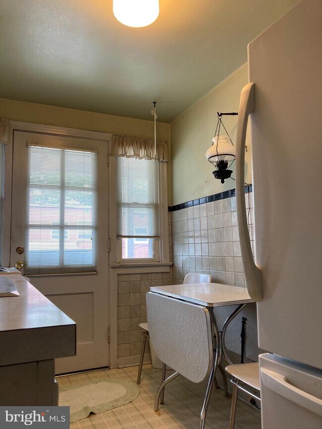 Foto del edificio - 2422 Adrian St