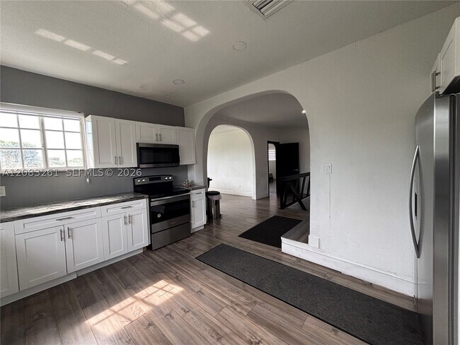 Foto del edificio - 4120 NW 166th St