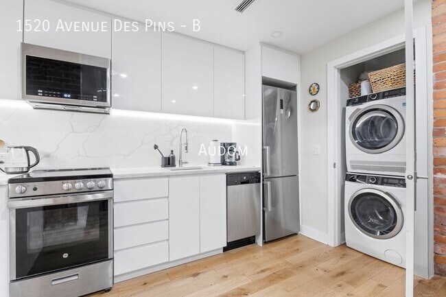 Building Photo - 1520 Av des Pins O