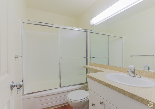 Interior Photo - 2831 – 2845 Flores Apartments