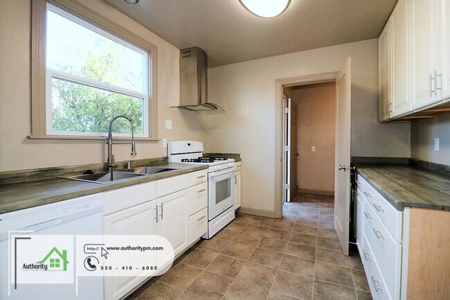 Foto del edificio - 1235 Sacramento St
