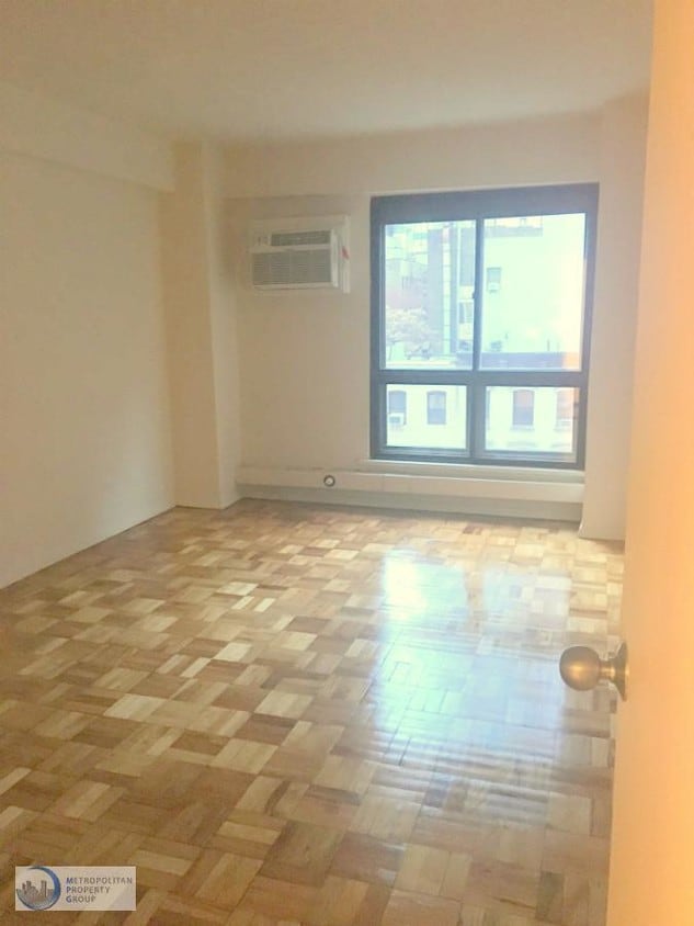 Primary Photo - 300 E 50th St
