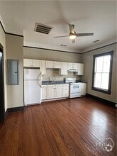 Building Photo - 502 E Park Ave