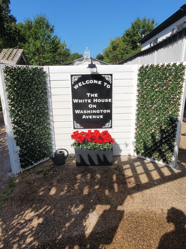 Foto del edificio - 1308 E Washington Ave