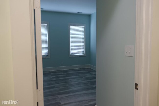Foto del edificio - 9307 Norton Commons Blvd