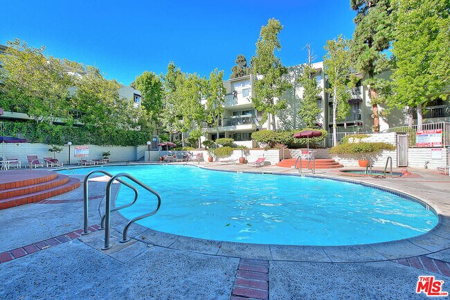 Foto del edificio - 4900 Overland Ave