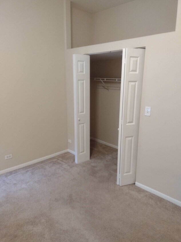 Bedroom - 2715 W Congress Pky