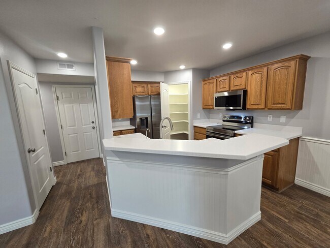 Foto del edificio - 802 Big Leaf Ct