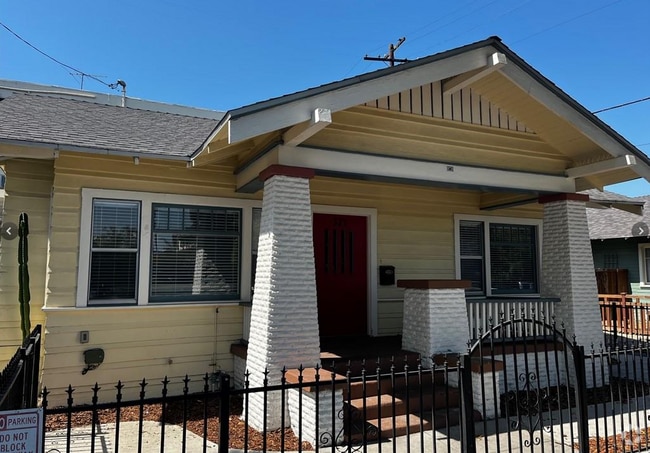 Building Photo - 521 Olive Ave