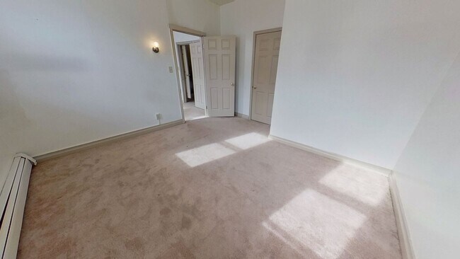 Foto del edificio - Spacious 2 Bedroom Apartment with Finished Loft