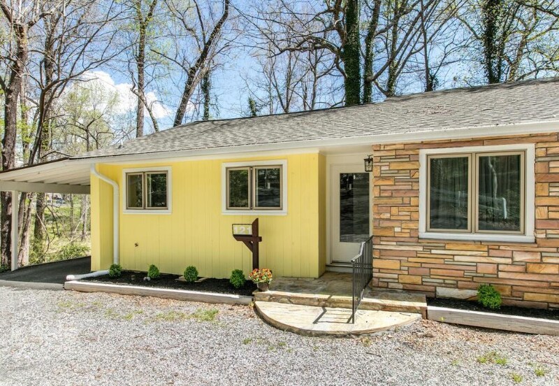 2 S Trade St, Tryon, NC 28782 Room for Rent in Tryon, NC