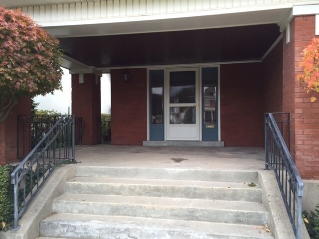 Building Photo - Updated Bungalow Near University of Utah