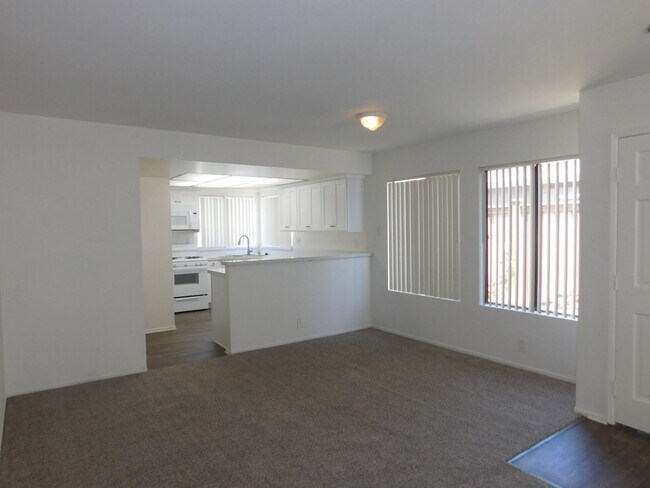 Building Photo - Beautiful 3 bedroom 2 bathroom house