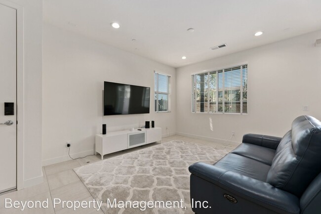 Building Photo - 3 br, 2.5 bath House - 3128 Nala Way