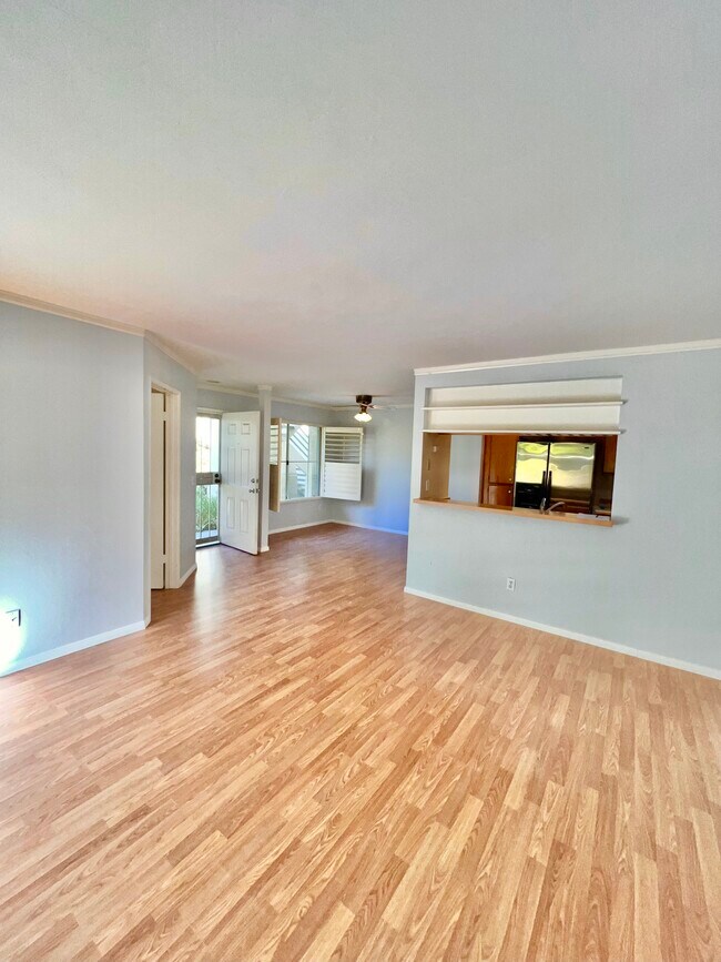 Building Photo - 2031 Lakeridge Cir