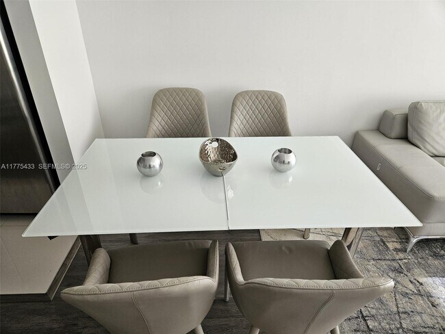 Building Photo - 121 NE 34th St