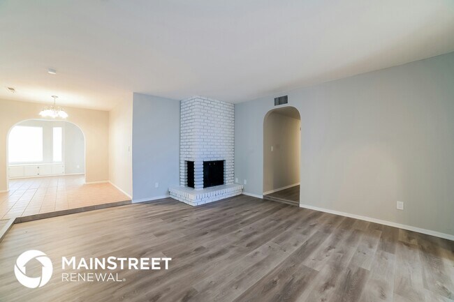 Building Photo - 10414 W Calle De Plata