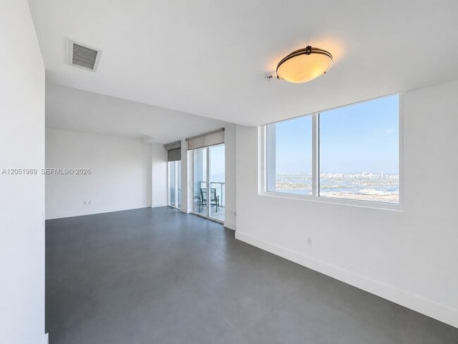 Foto del edificio - 244 Biscayne Blvd
