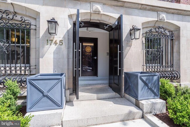 Foto del edificio - 1745 N St NW