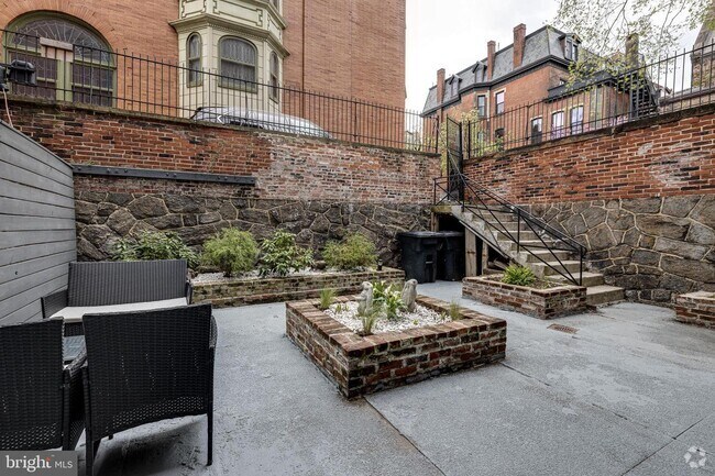 Building Photo - 2134 Spruce St