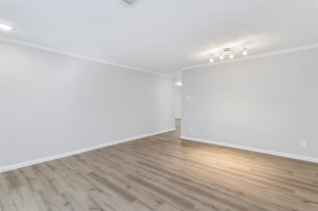 Foto del edificio - 10310 Blades St