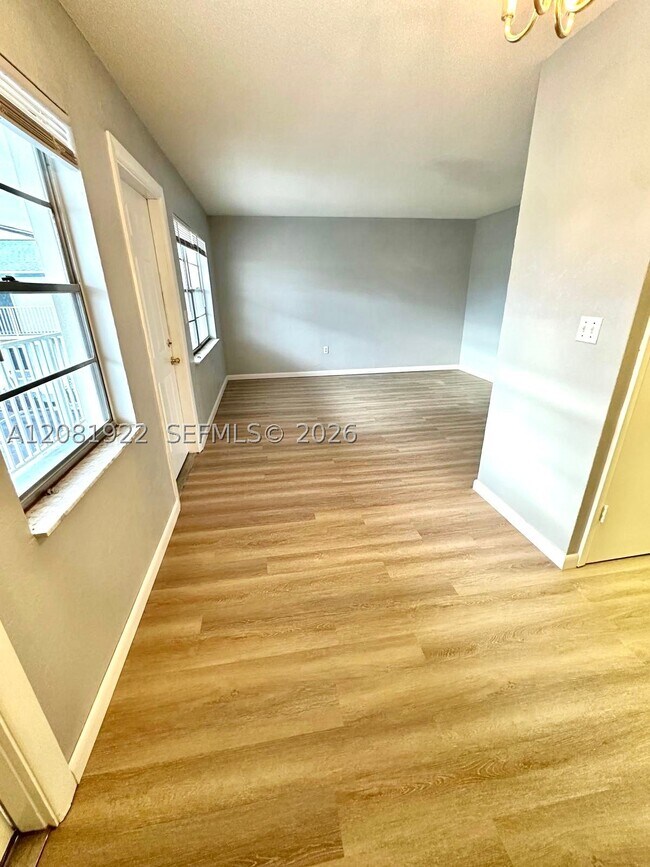 Foto del edificio - 2170 Knox McRae Dr
