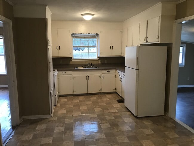 Building Photo - 328 Beverly Cir