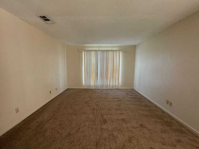 Foto del edificio - 4304 Lake Rd