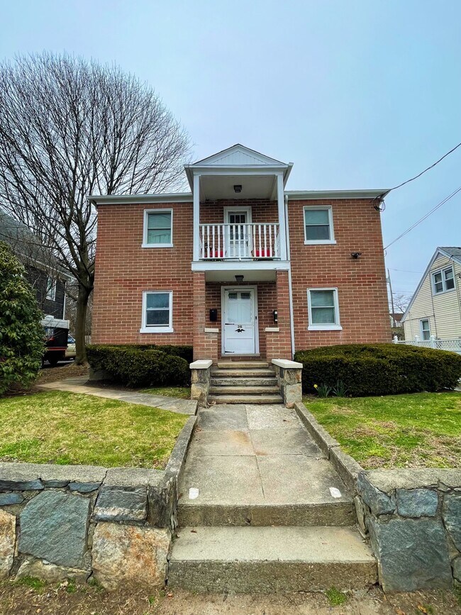 Building Photo - 36 Charron St