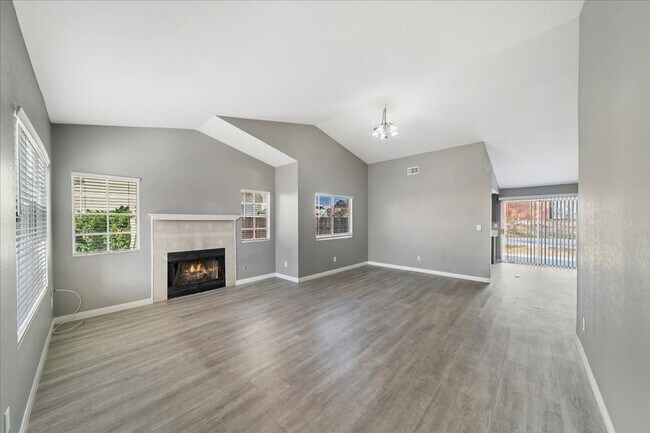 Foto del edificio - Modern Upgrades, Remodeled Kitchen & Baths, Prime Moreno Valley Location