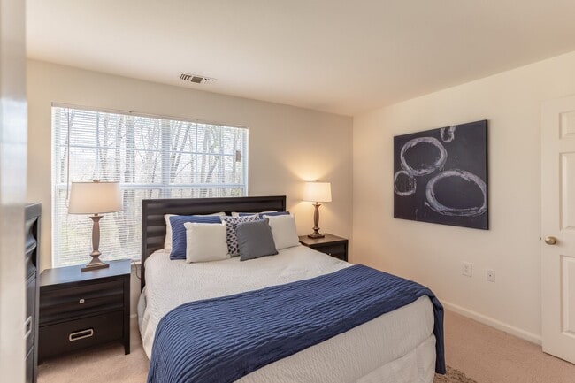Building Photo - Somerset Pointe Apartments