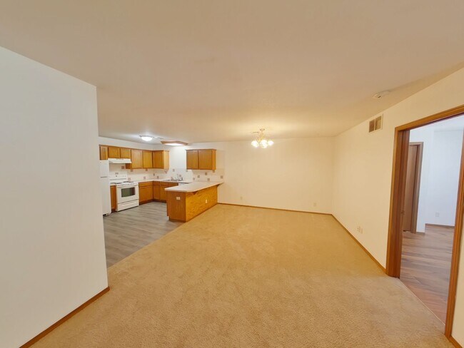 Building Photo - 611 S Mt Carmel St