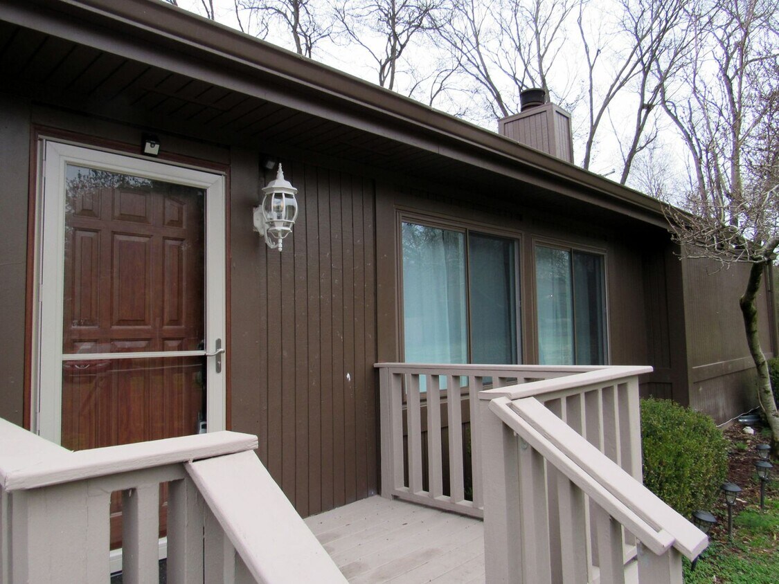 Foto principal - Great 3 Bdrm / 2 Bath Condo Now Available!