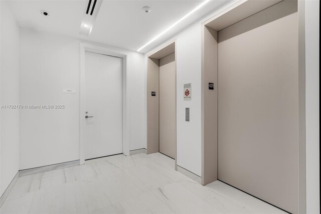 Foto del edificio - 300 Biscayne Blvd Way