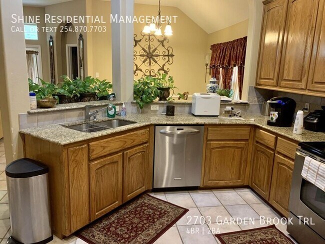 Foto del edificio - 2703 Garden Brook Trail