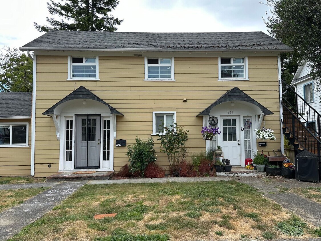 909909 N Elliott St Unit 917, Coquille, OR 97423 Room for Rent in