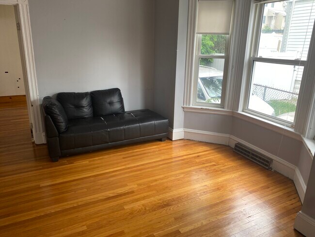 Building Photo - 71 Milton Ave