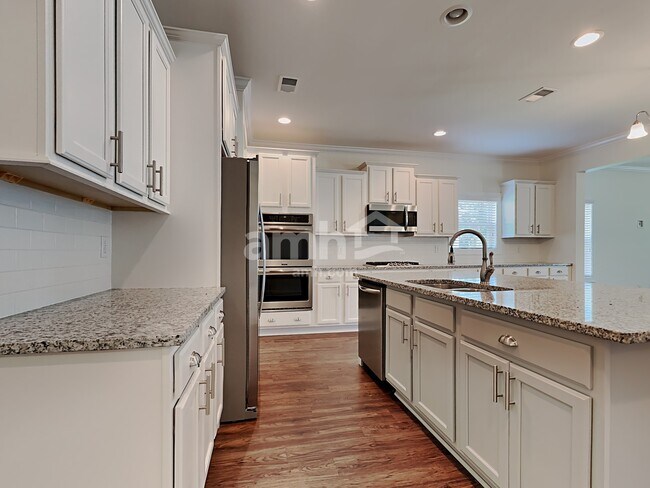 Building Photo - 111 Doral Blue Dr