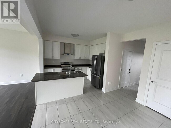 Photo du bâtiment - 9249 White Oak Ave