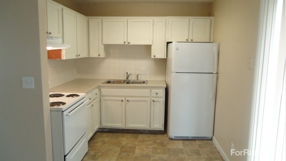 2 Bedroom Kitchen - Stoneside Apartments