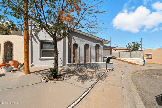Building Photo - 3911 Quasar Ct