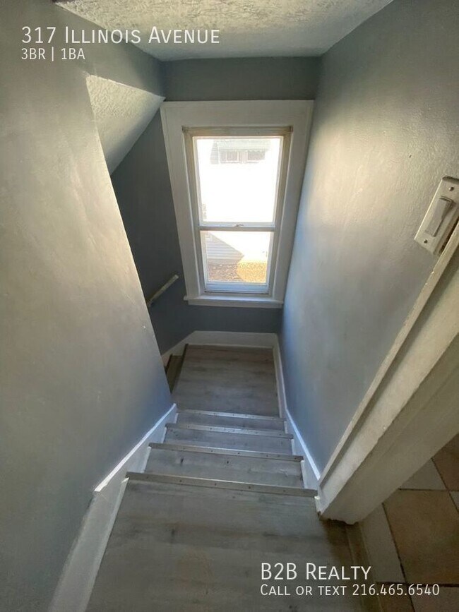 Building Photo - "Charming Comfort: Embrace Elegance in thi...