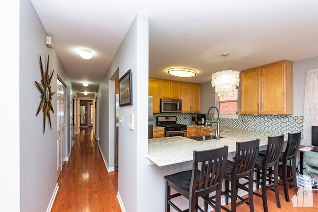 Foto del edificio - updated 2bd condo with private patio - aug...