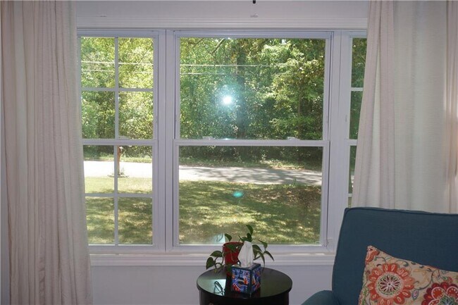 Foto del edificio - 2163 Lilac Ln