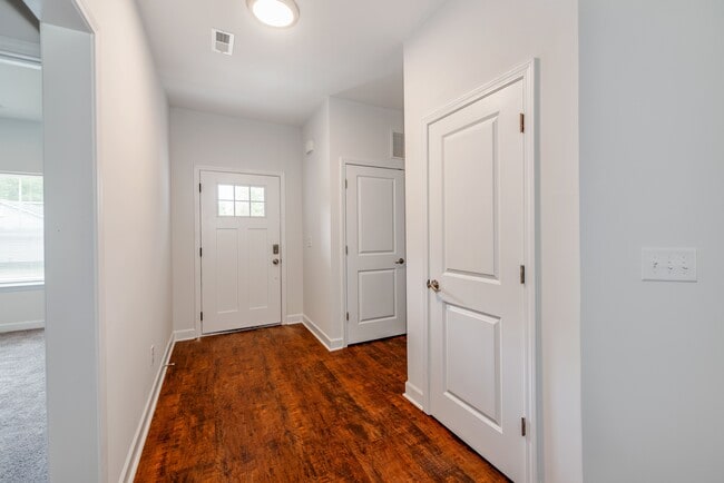 Building Photo - 910 N Ransom St